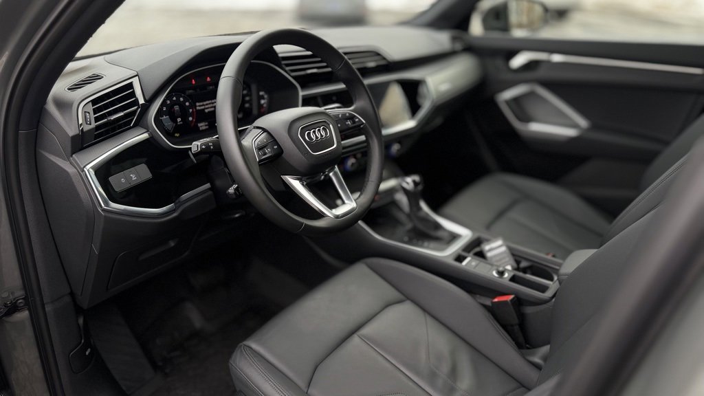 Used 2025 Audi Q3 2.0T Premium w/ Convenience Package image 14