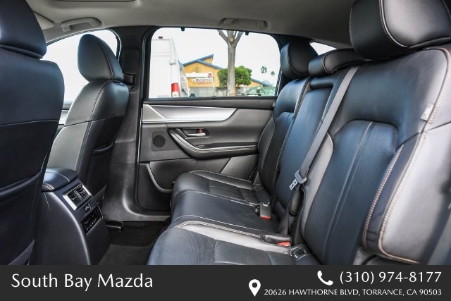Certified 2025 MAZDA CX-70 3.3 Turbo w/ Preferred Package AWD/4WD image 18