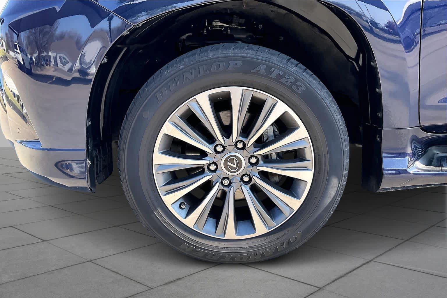 Used 2023 Lexus GX 460 Luxury w/ Accessory Package AWD/4WD image 11