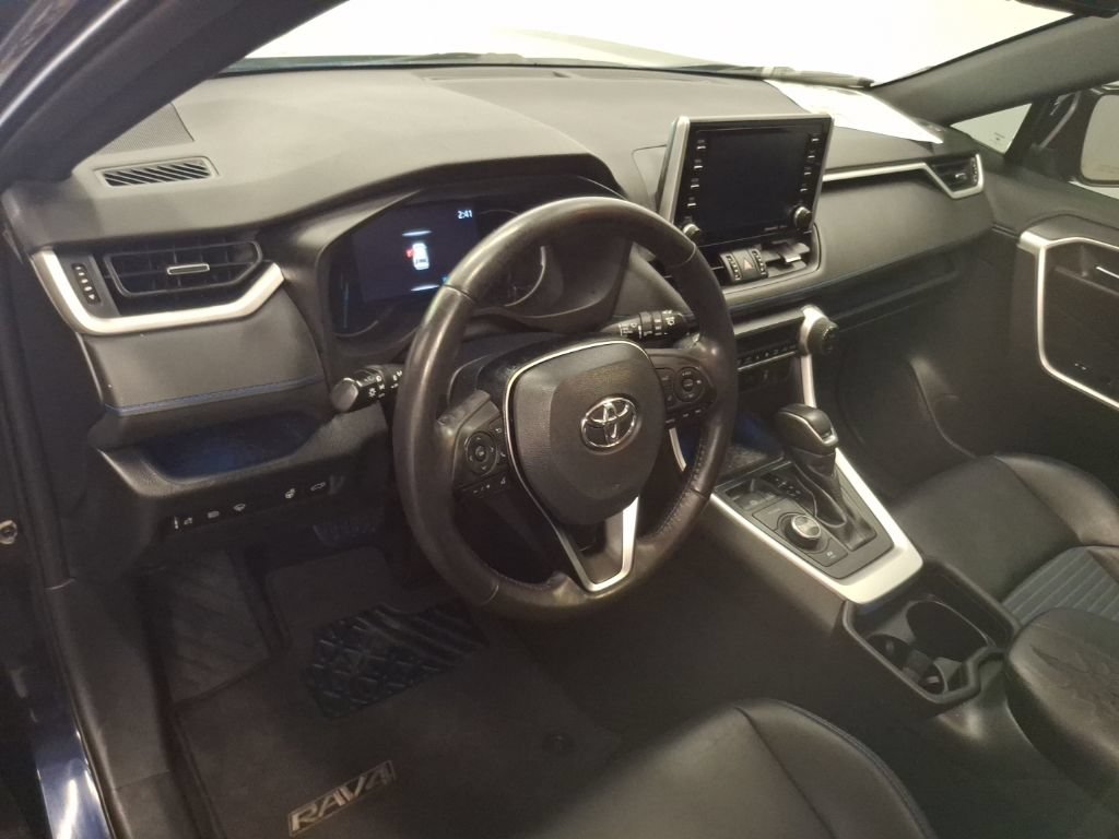 Used 2019 Toyota RAV4 XSE w/ XSE Weather Package AWD/4WD image 17