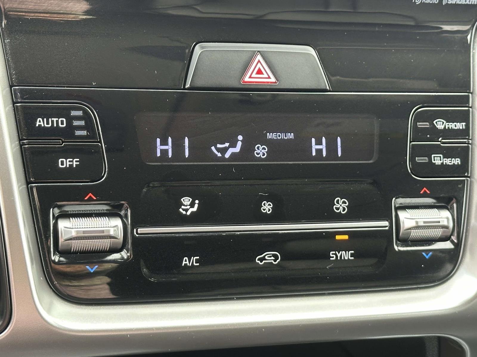 Used 2022 Kia Sorento S image 11