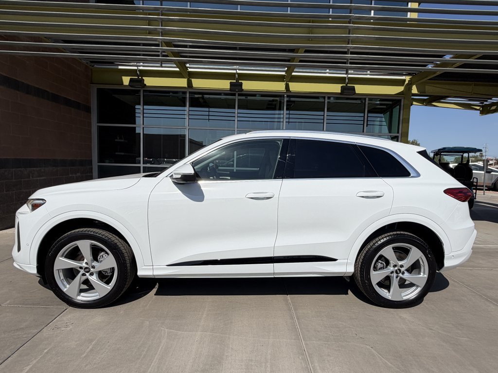 Used 2025 Audi Q5 Premium Plus w/ Premium Plus AWD/4WD image 7