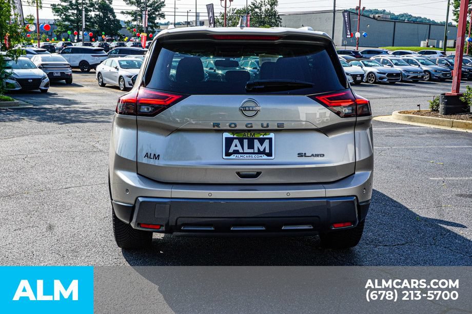 Used 2024 Nissan Rogue SL AWD/4WD image 10