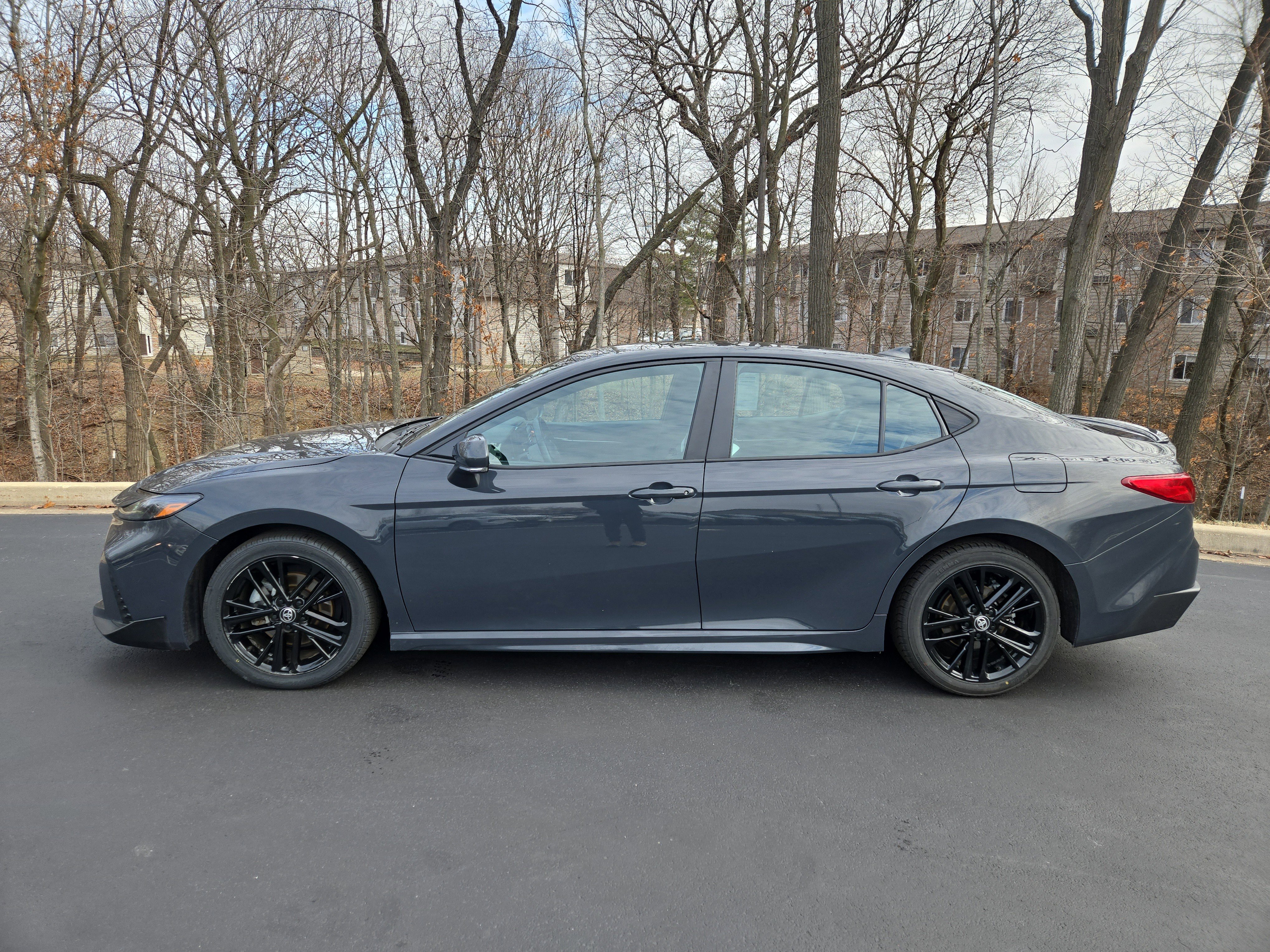 Used 2025 Toyota Camry SE image 5