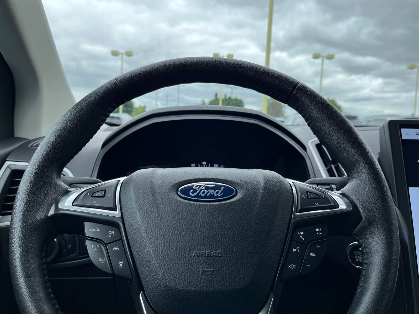 Used 2024 Ford Edge SEL image 30