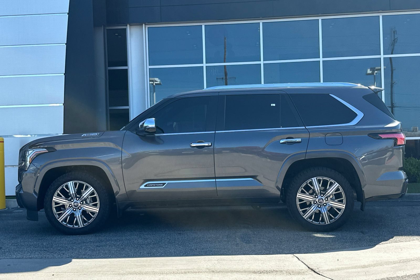 Used 2024 Toyota Sequoia Capstone AWD/4WD image 7