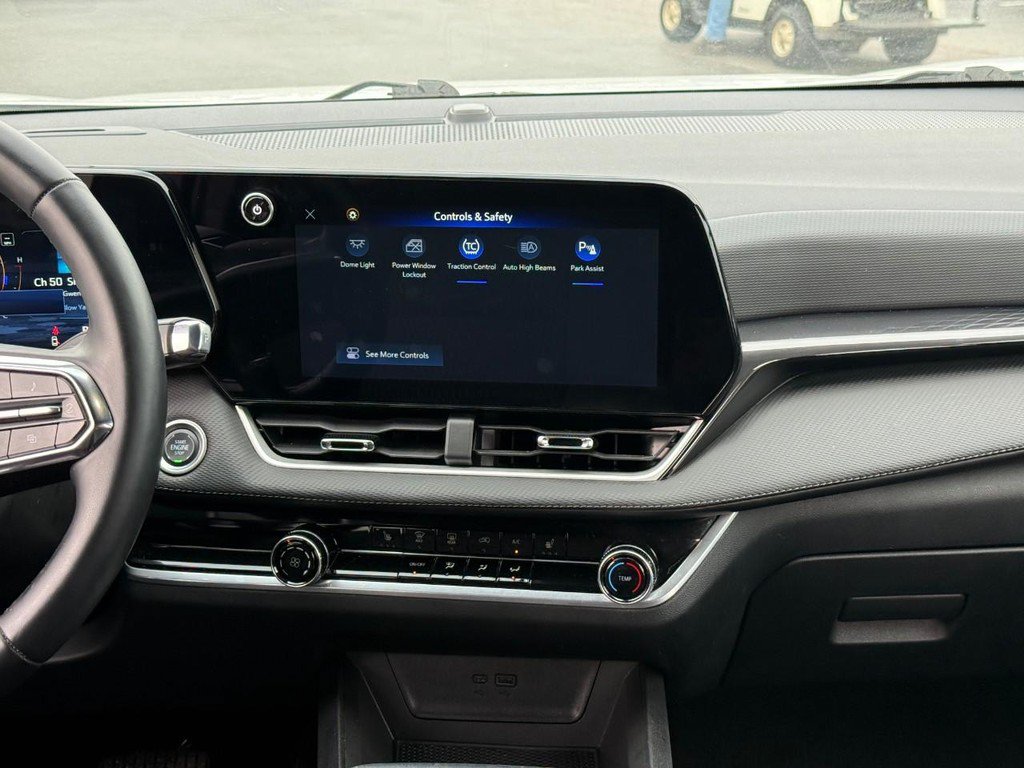 Used 2025 Chevrolet Equinox LT FWD image 15