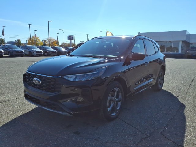 Certified 2023 Ford Escape ST-Line w/ Tech Pack #1 AWD/4WD image 3