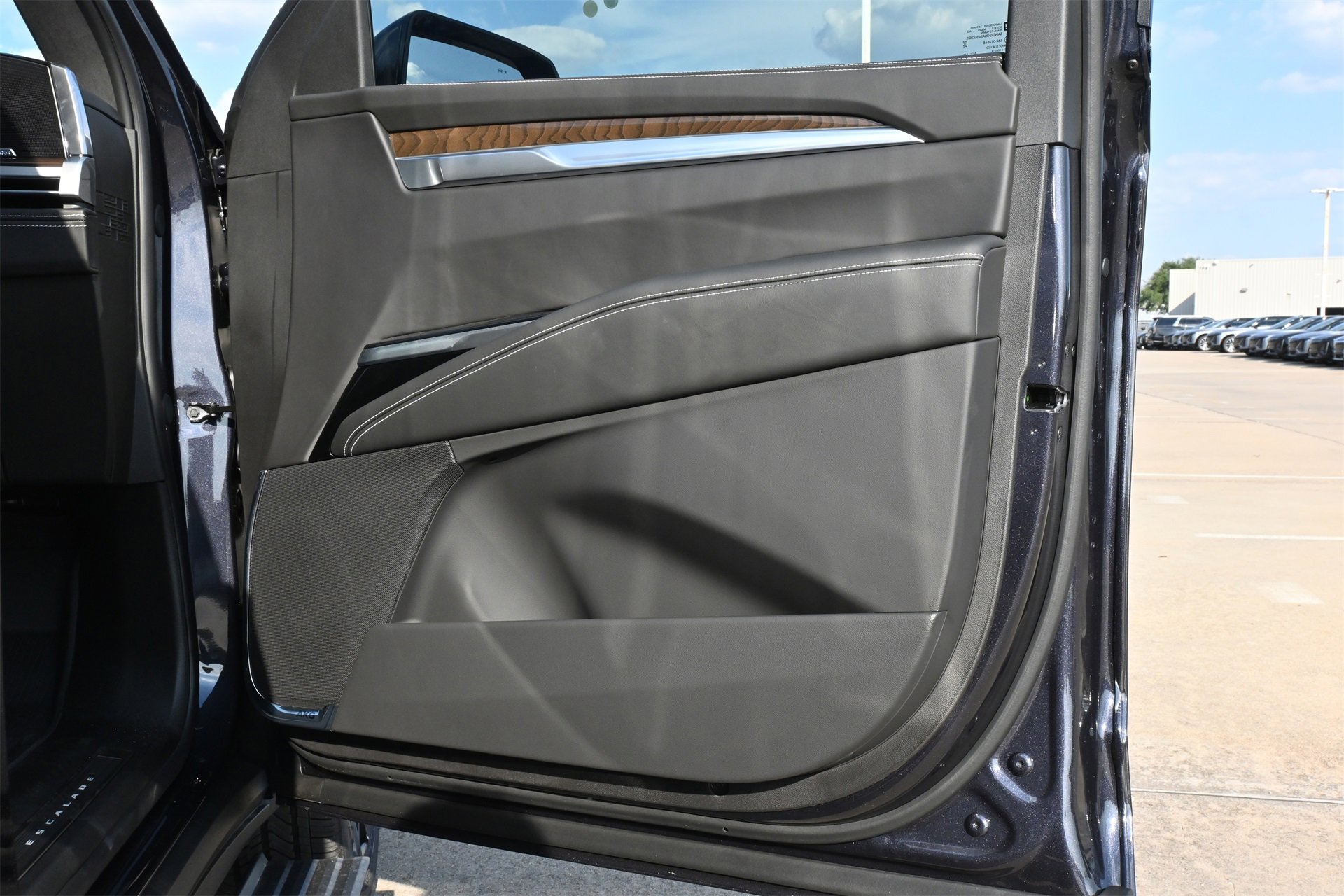 New 2025 Cadillac Escalade Sport Platinum w/ LPO, ONYX Package image 28