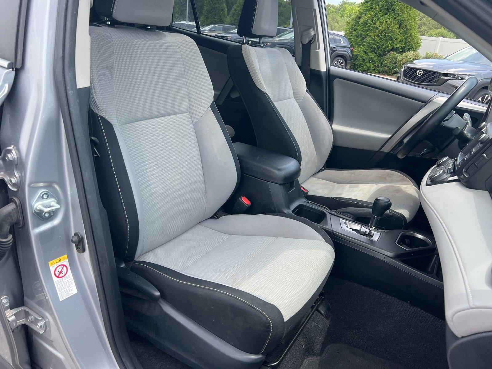 Used 2017 Toyota RAV4 XLE AWD/4WD image 34