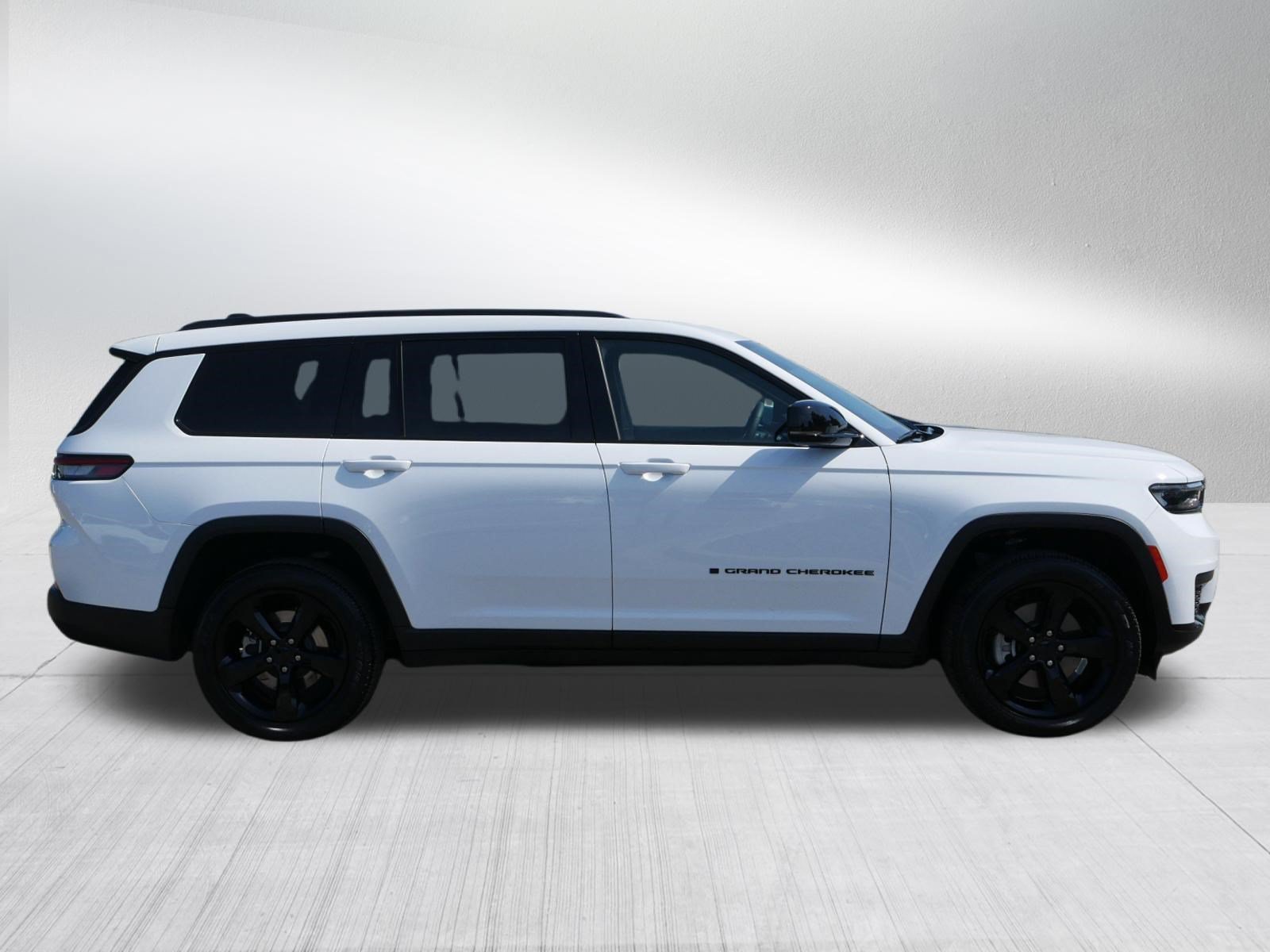 Used 2025 Jeep Grand Cherokee L Altitude AWD/4WD image 8