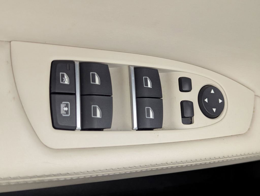 Used 2015 BMW 750Li RWD image 49