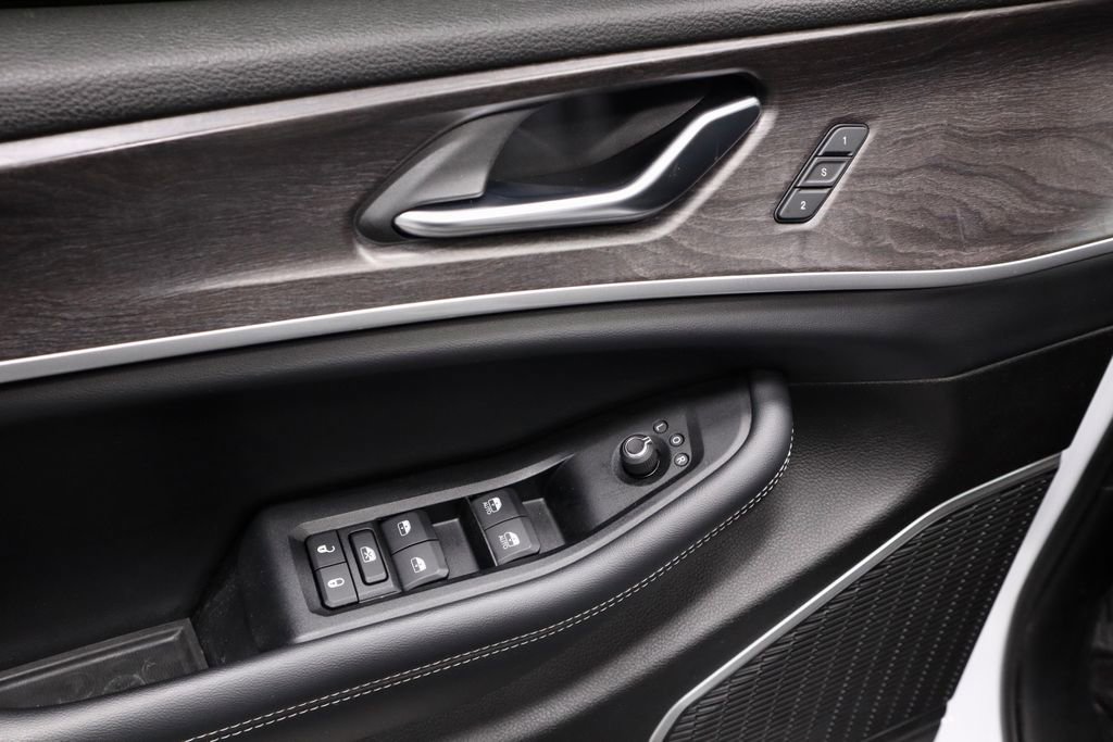 Used 2022 Jeep Grand Cherokee L Limited w/ Trailer Tow Group (B) image 24