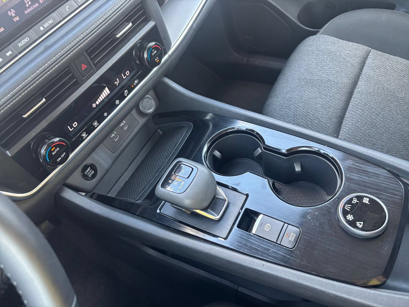Used 2025 Nissan Rogue SV AWD/4WD image 43