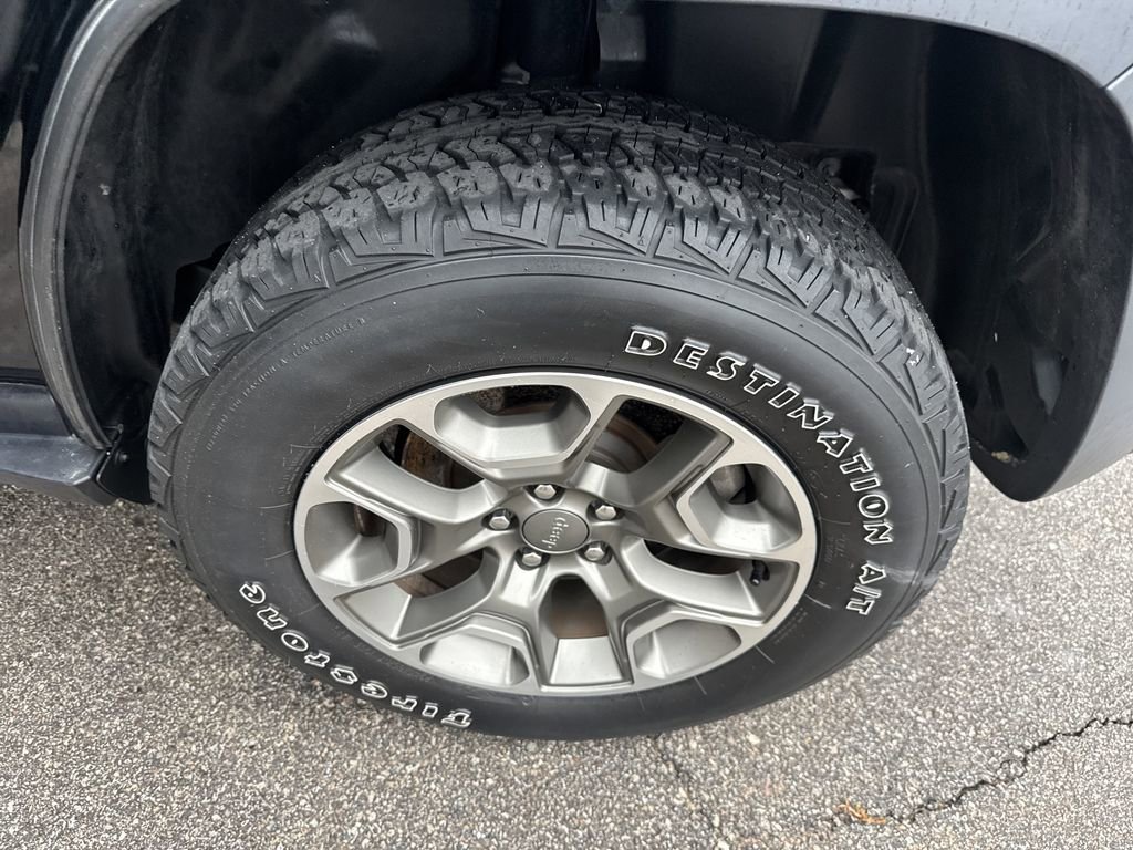 Used 2020 Jeep Cherokee Trailhawk w/ Cold Weather Group image 12