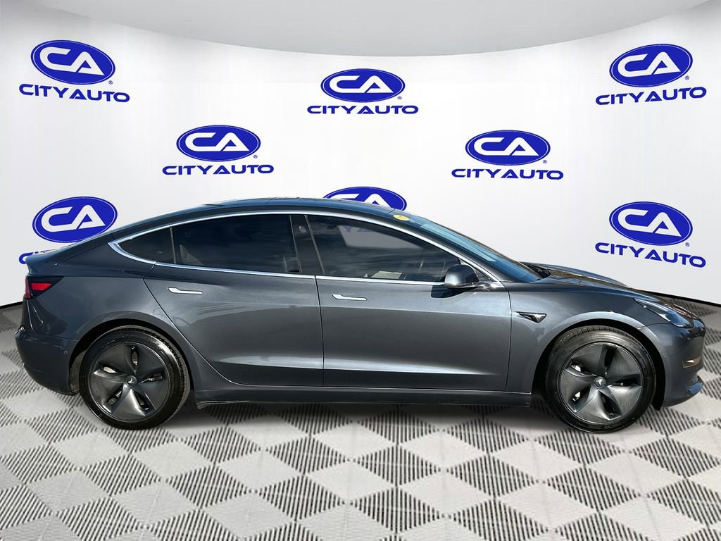 Used 2019 Tesla Model 3 Standard Range Plus image 2