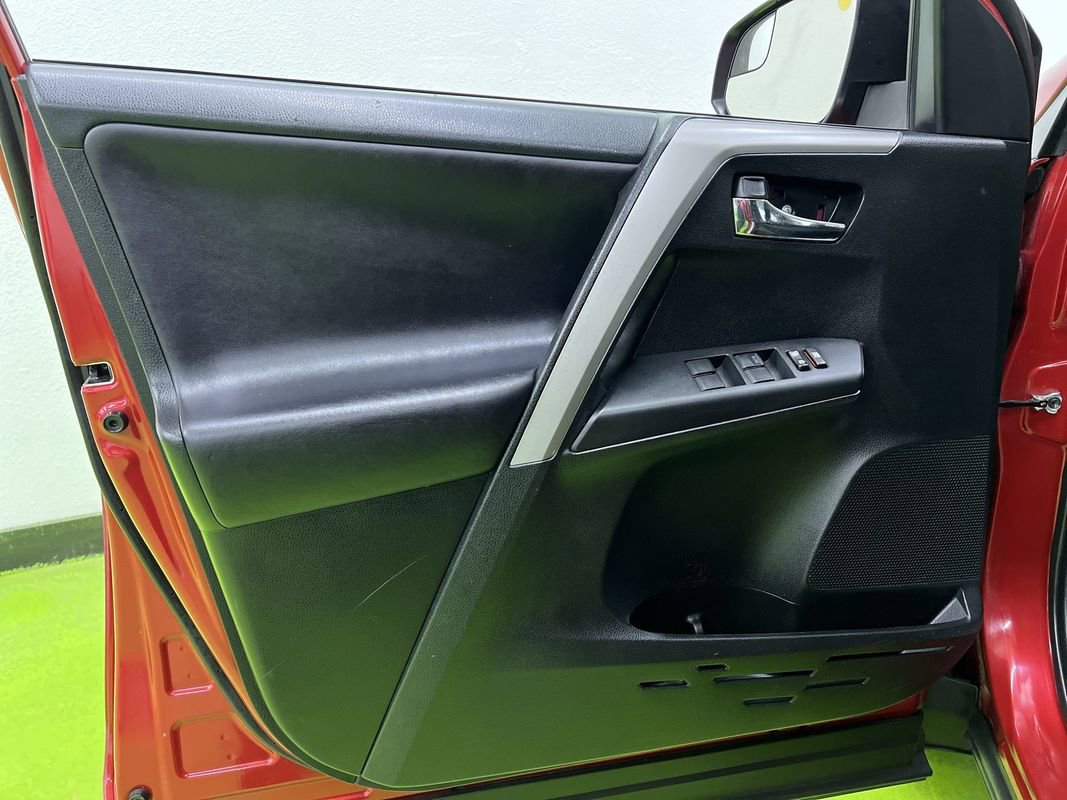 Used 2016 Toyota RAV4 XLE AWD/4WD image 16