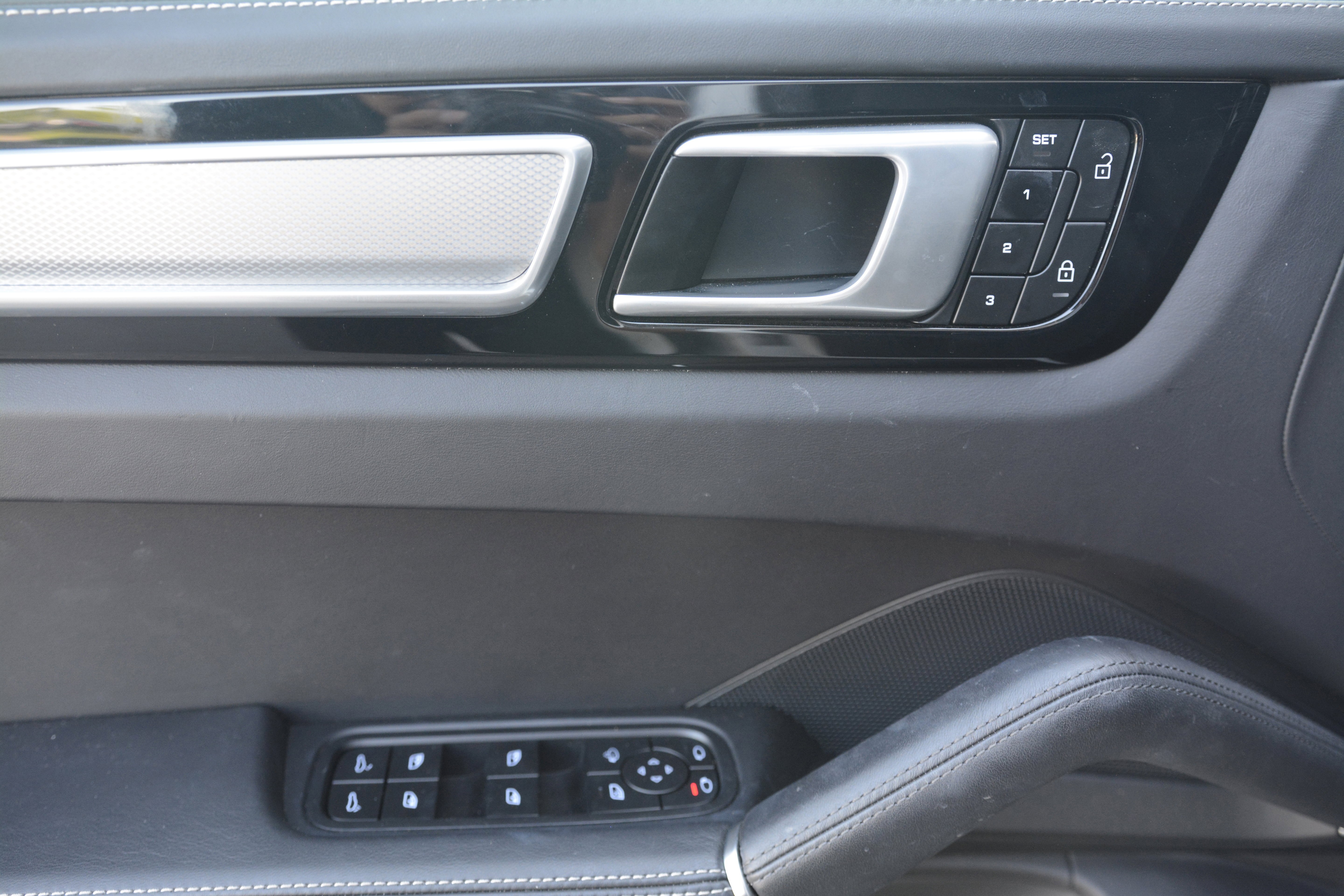 Certified 2022 Porsche Cayenne GTS AWD/4WD image 14