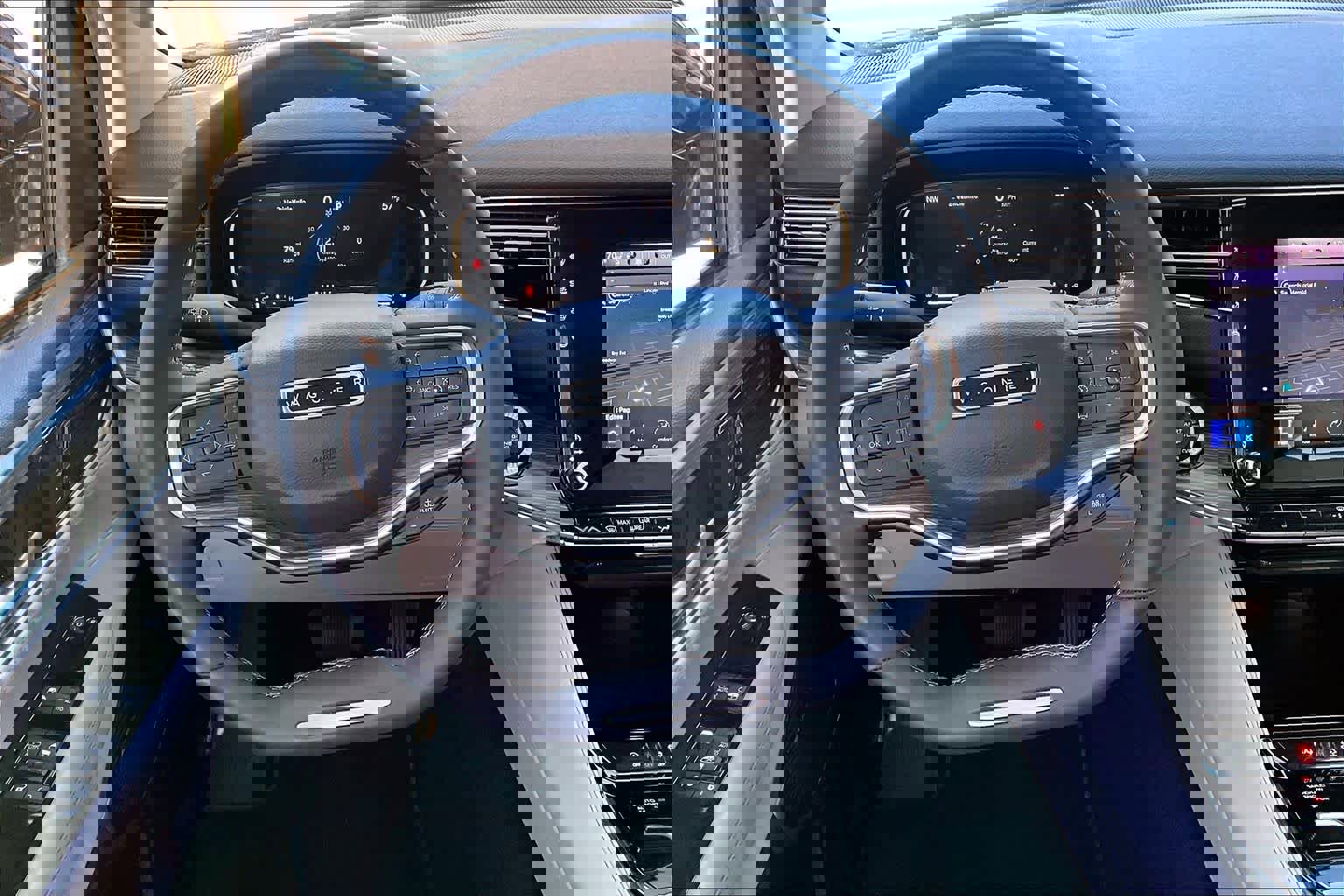 Used 2023 Jeep Wagoneer Series II w/ Flexible Seating Group image 5