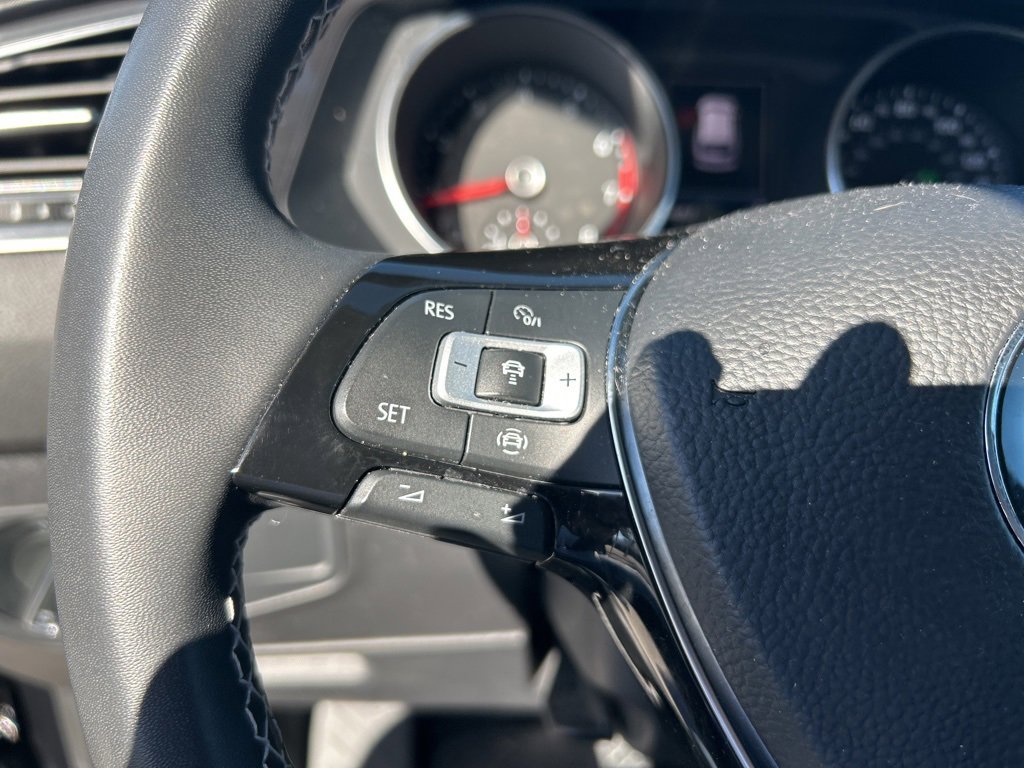 Used 2021 Volkswagen Tiguan SE w/ Panoramic Sunroof Package image 21