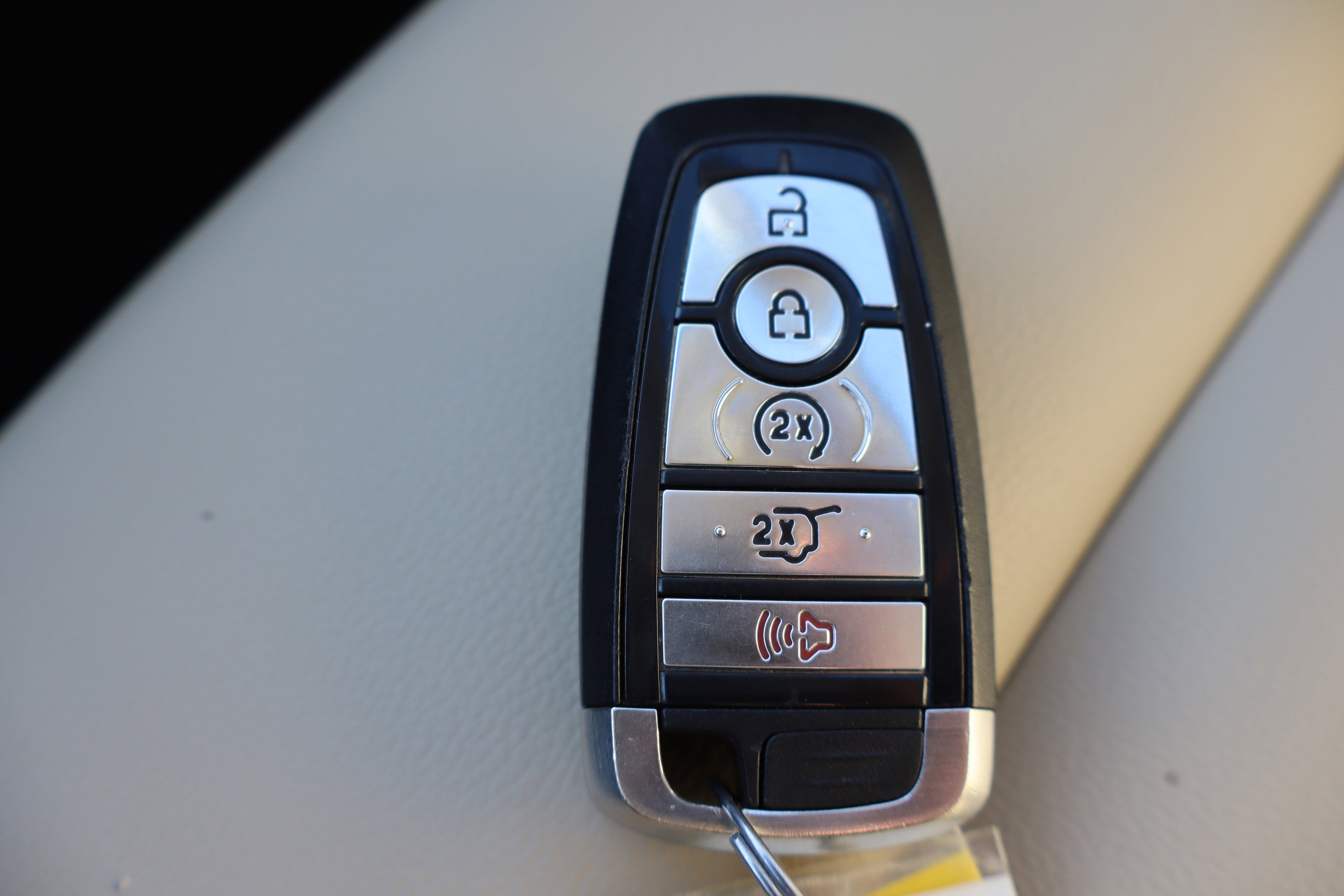 Used 2020 Ford Edge SEL w/ Convenience Package image 32