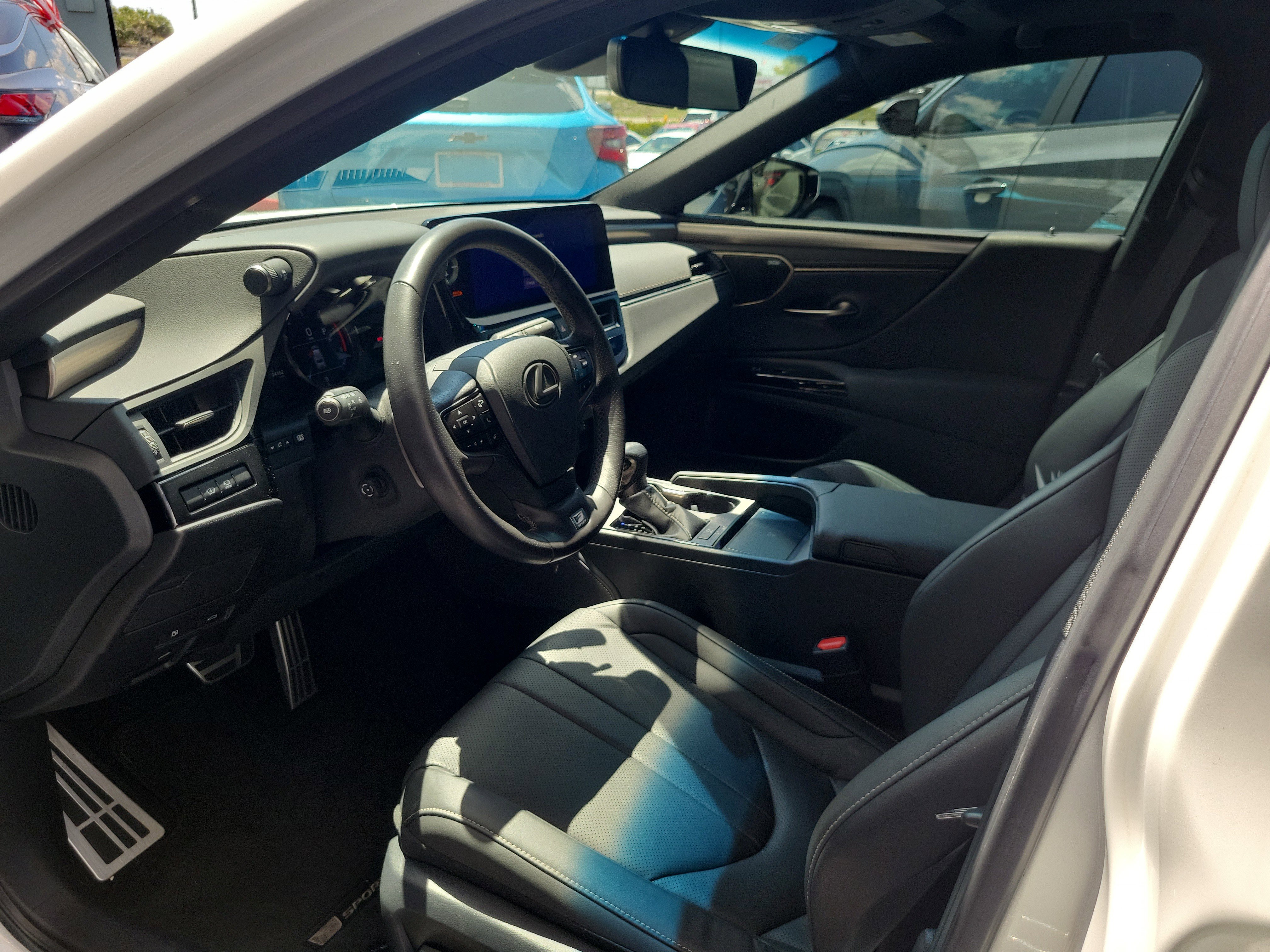 Used 2024 Lexus ES 350 F Sport w/ Accessory Package (Z2) FWD image 17