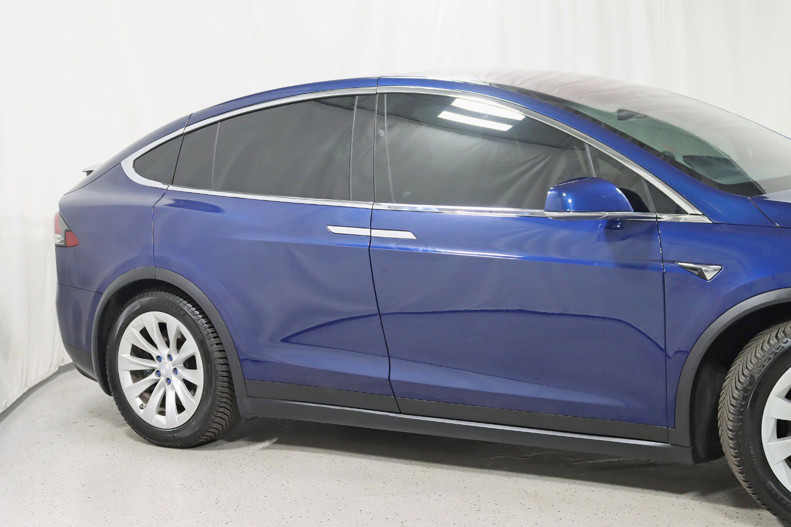 Used 2018 Tesla Model X 75D image 3