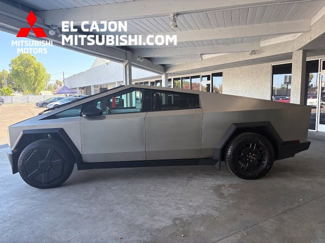 Used 2024 Tesla Cybertruck AWD Crew Cab image 6
