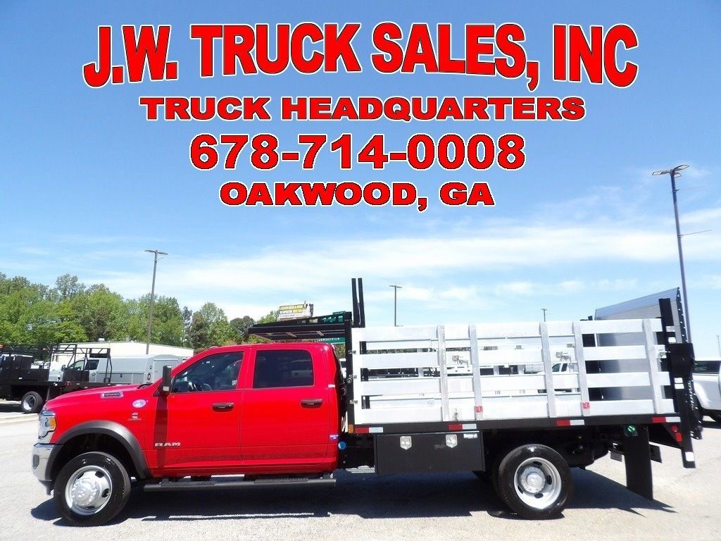 Used 2021 RAM 5500 Tradesman w/ Chrome Appearance Group RWD image 2