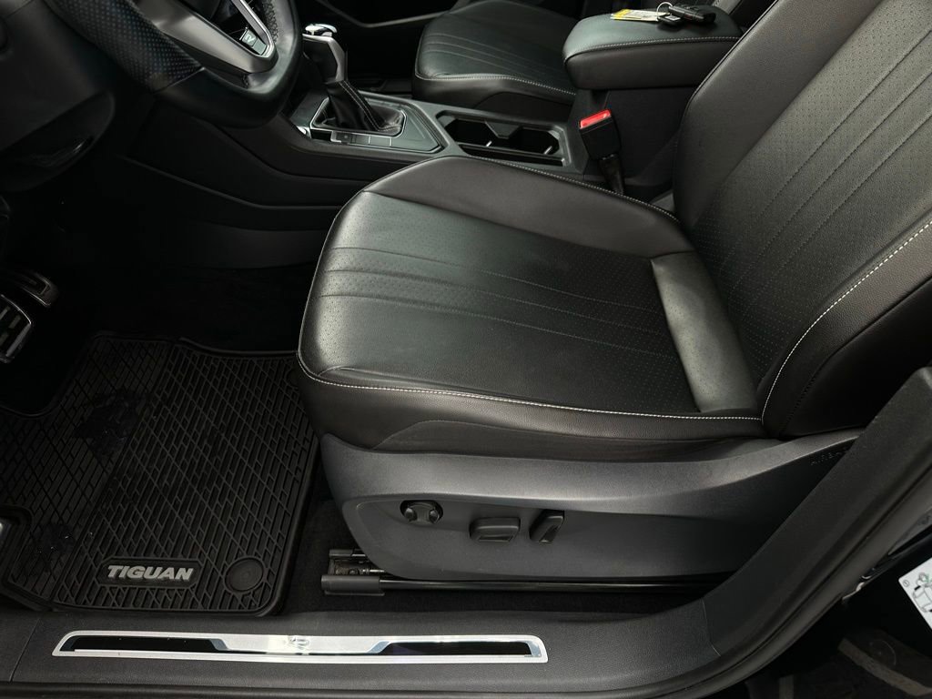 Used 2022 Volkswagen Tiguan SE R-Line FWD image 13