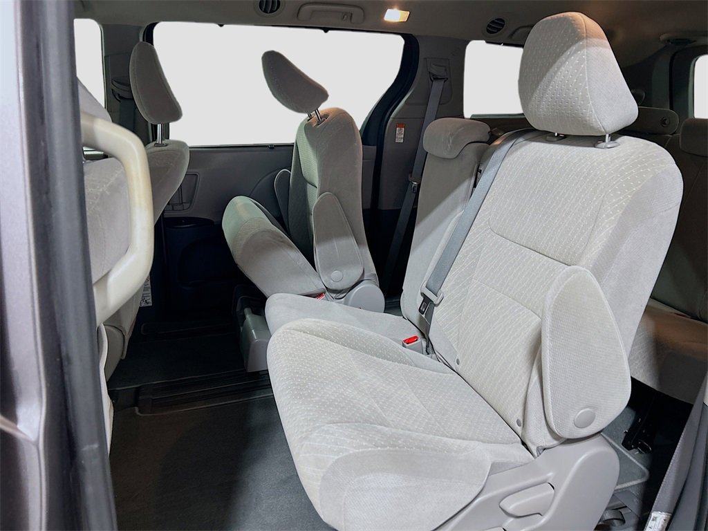 Used 2020 Toyota Sienna LE image 20
