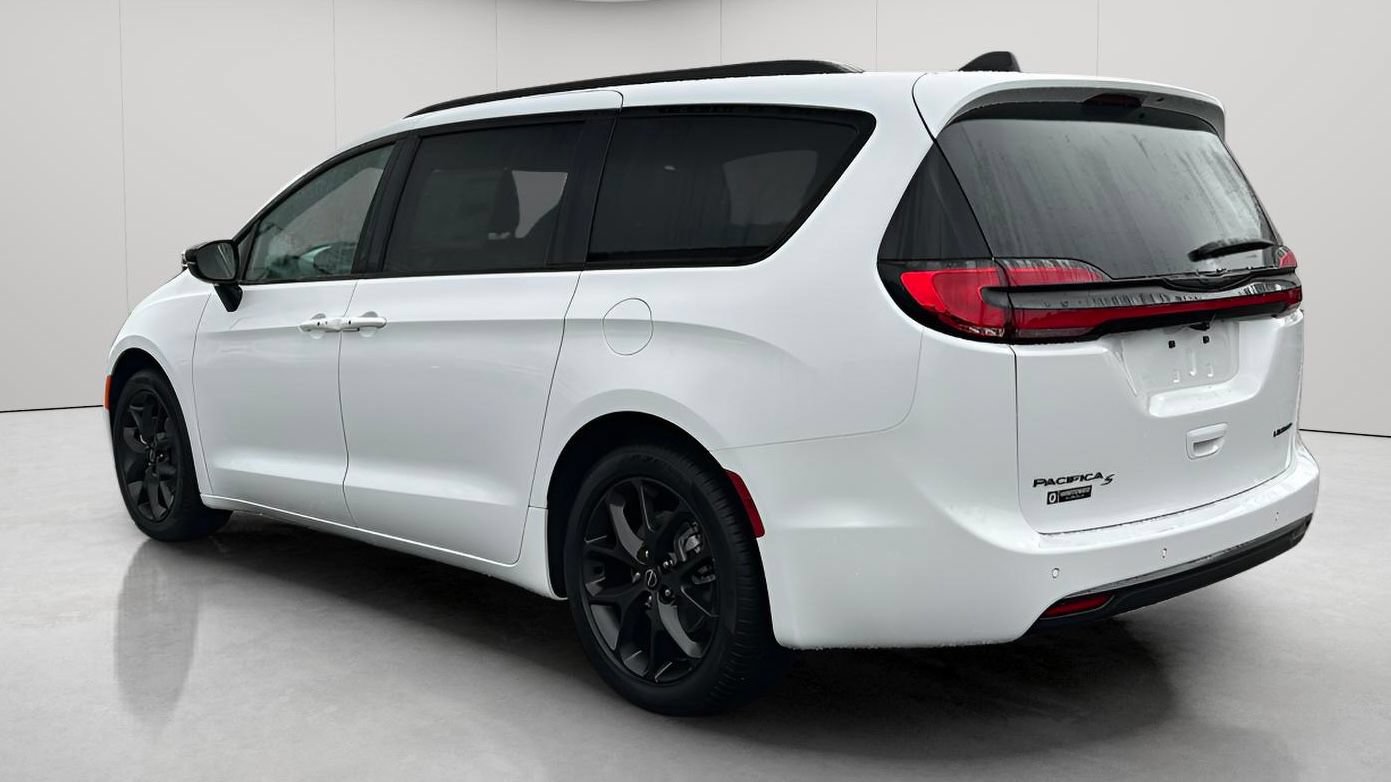 New 2026 Chrysler Pacifica Limited w/ S Appearance Package FWD image 8