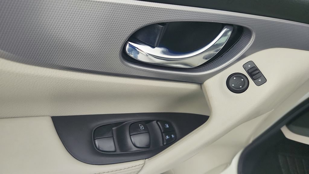 Used 2020 Nissan Rogue Sport SL FWD image 18
