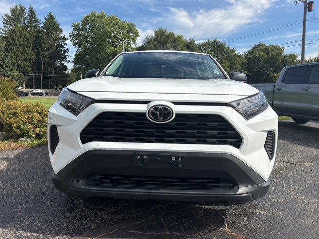 Used 2022 Toyota RAV4 LE image 2