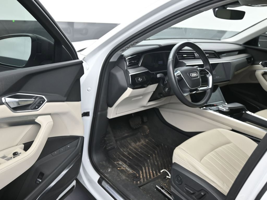 Used 2023 Audi e-tron Premium Plus w/ Premium Plus Package image 10
