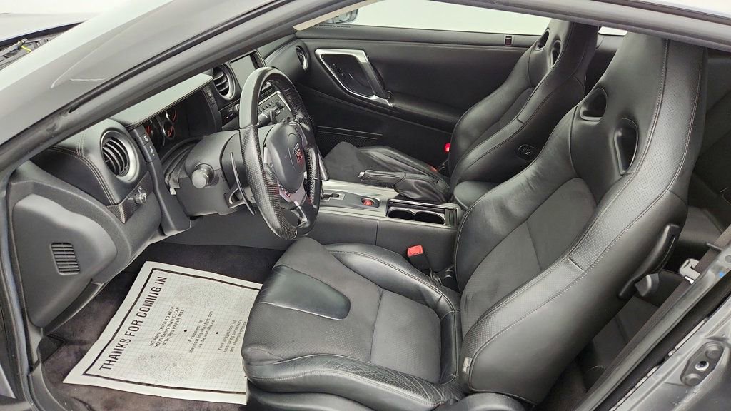 Used 2010 Nissan GT-R Premium image 21