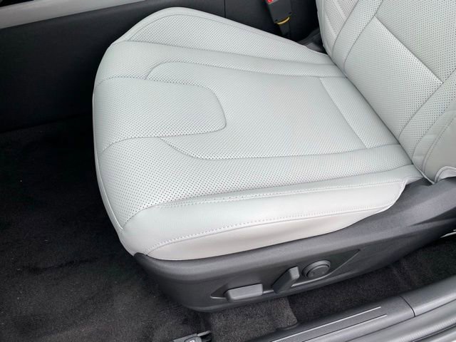 Certified 2025 Hyundai Elantra Limited image 24