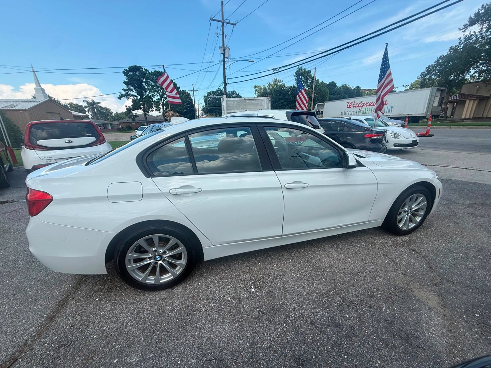 Used 2016 BMW 320i Sedan RWD image 5