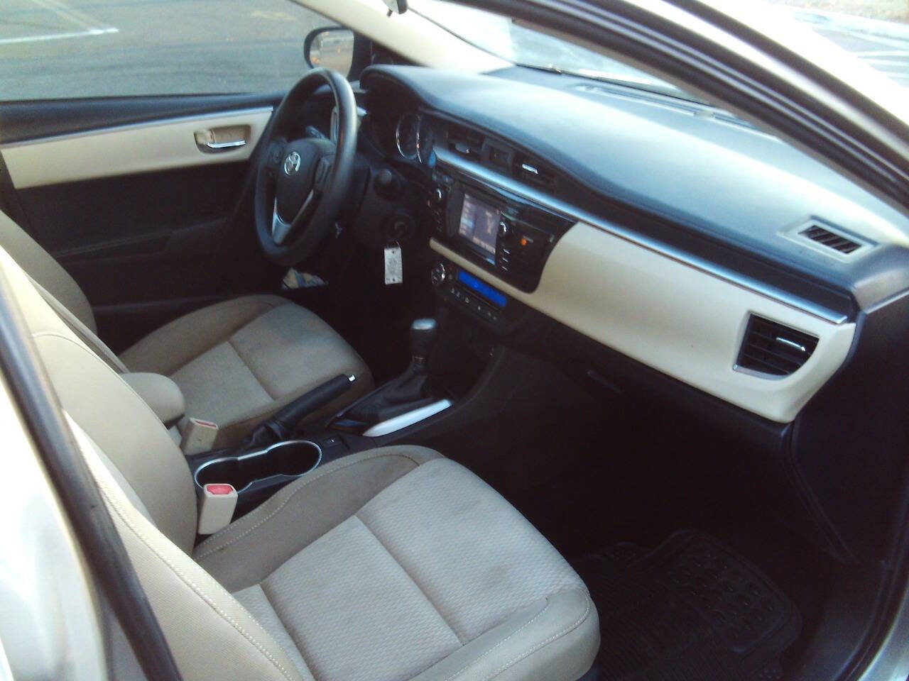Used 2015 Toyota Corolla LE image 33