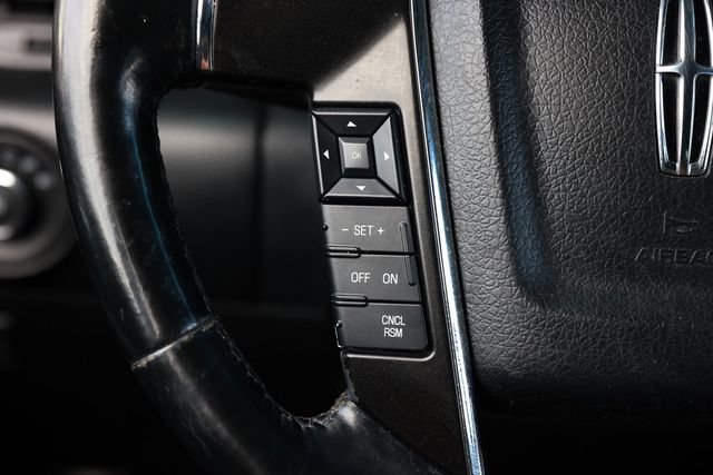 Used 2016 Lincoln Navigator Select RWD image 31