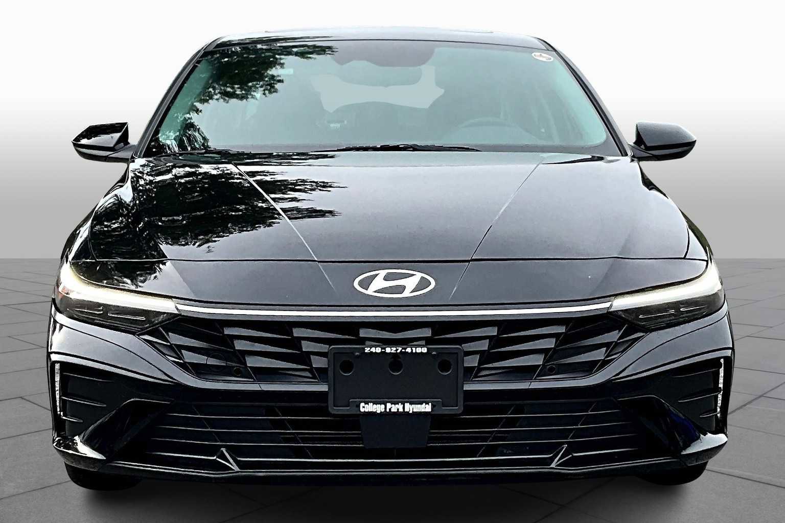 Used 2024 Hyundai Elantra SEL w/ Convenience Package image 3