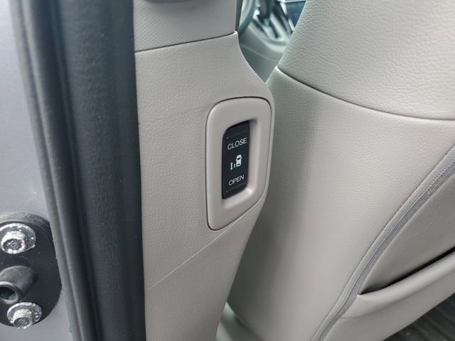 Used 2016 Honda Odyssey Touring Elite image 16