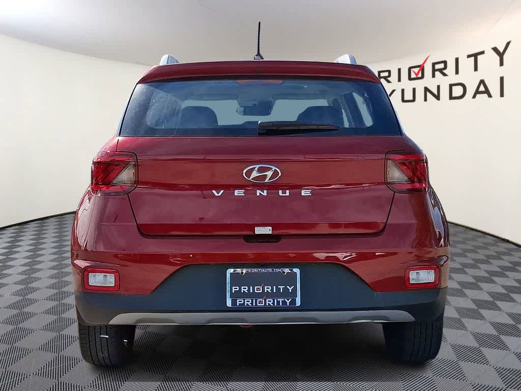 Certified 2025 Hyundai Venue SEL FWD image 5