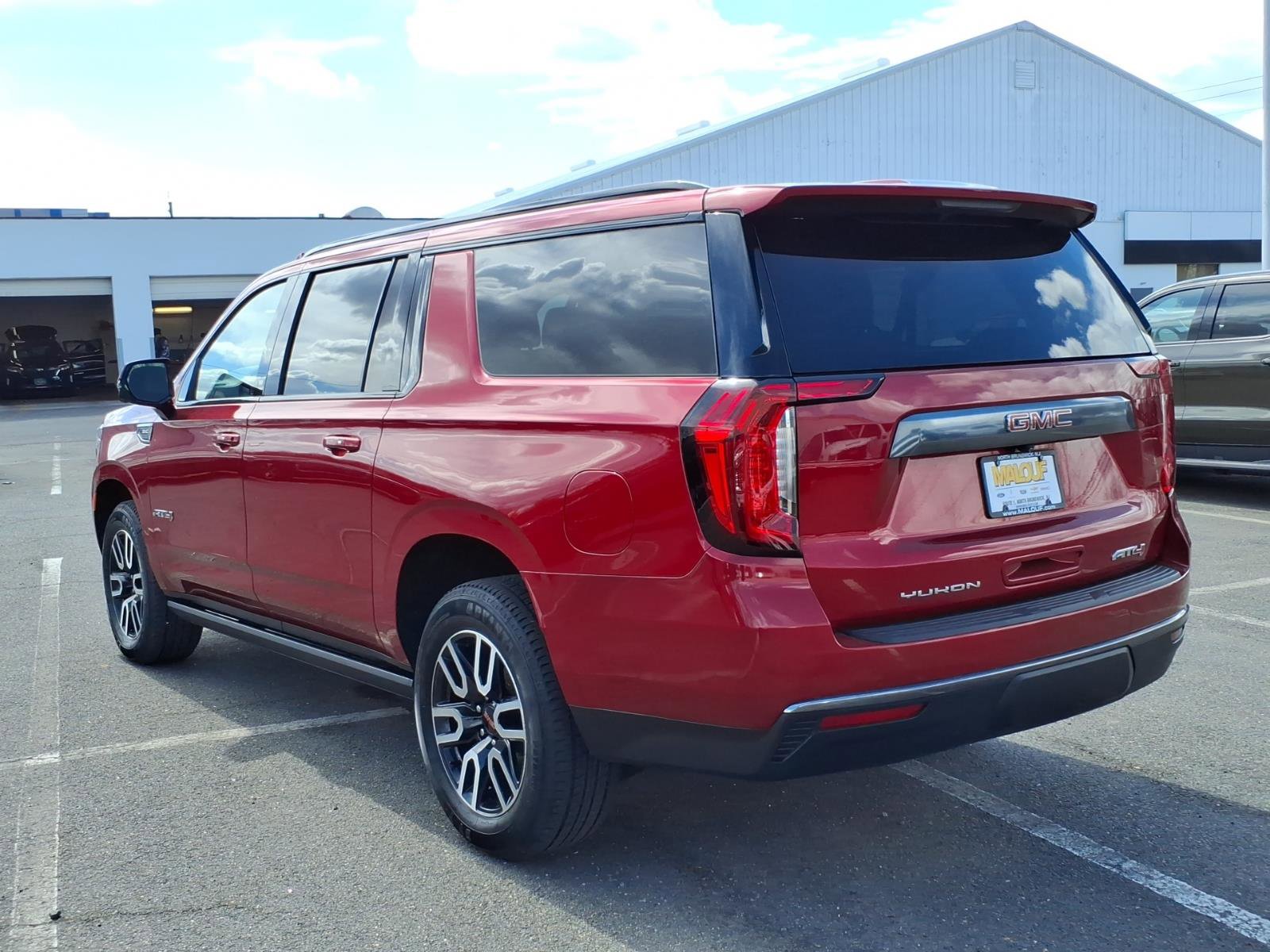 Used 2023 GMC Yukon XL AT4 w/ AT4 Premium Package image 5