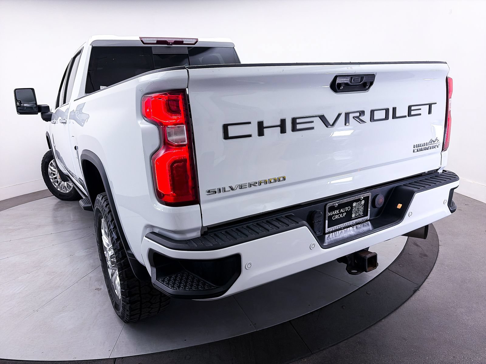Used 2022 Chevrolet Silverado 3500 High Country w/ Safety Package II AWD/4WD image 6