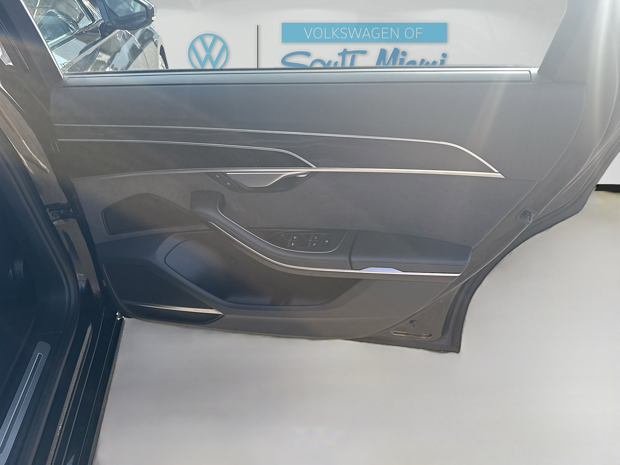 Used 2020 Audi A8 L 4.0T w/ Executive Package image 31