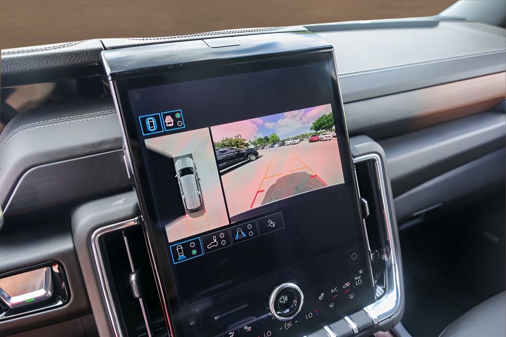 Used 2025 GMC Yukon XL Denali image 17