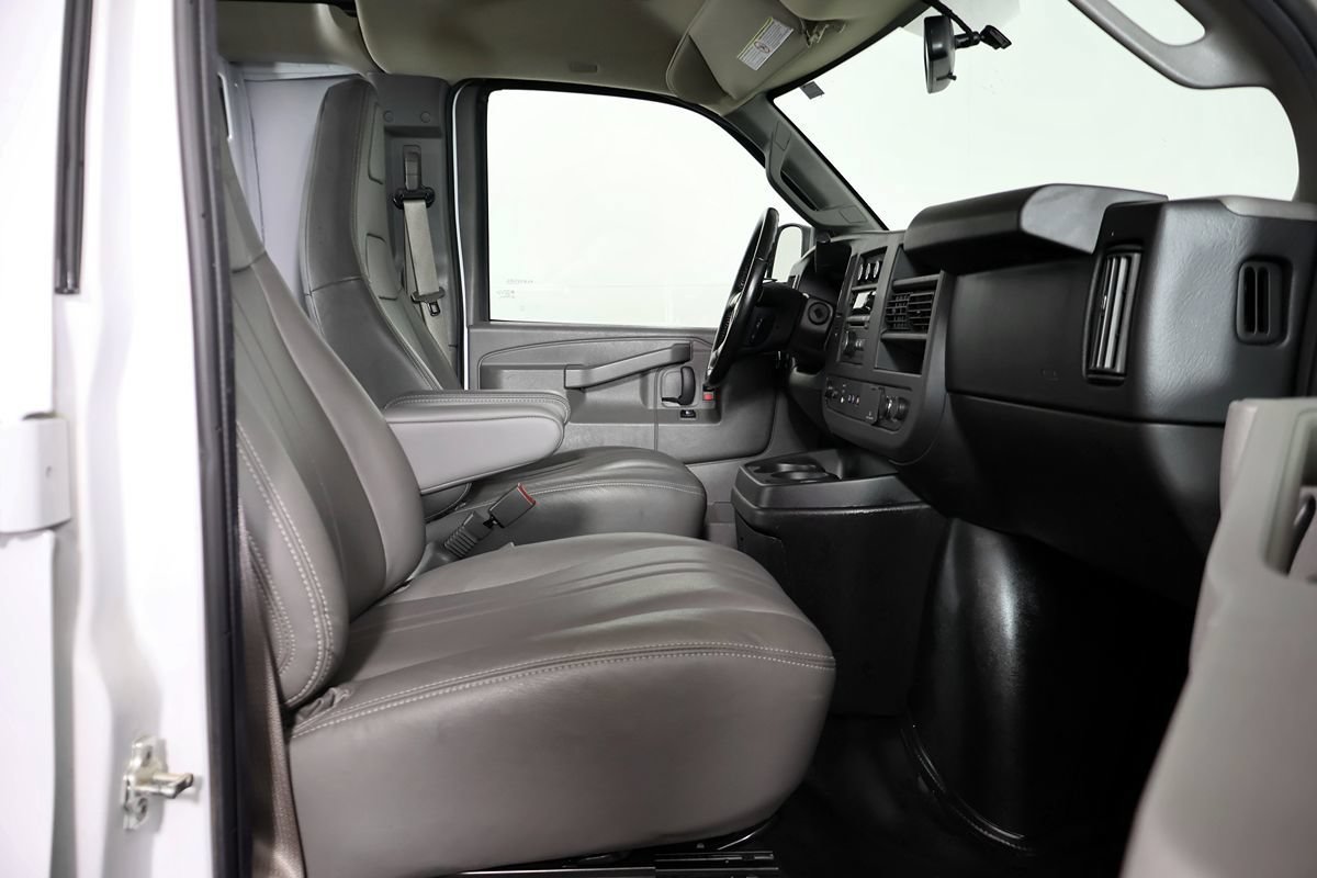 Used 2018 Chevrolet Express 2500 w/ Driver Convenience Package RWD image 43
