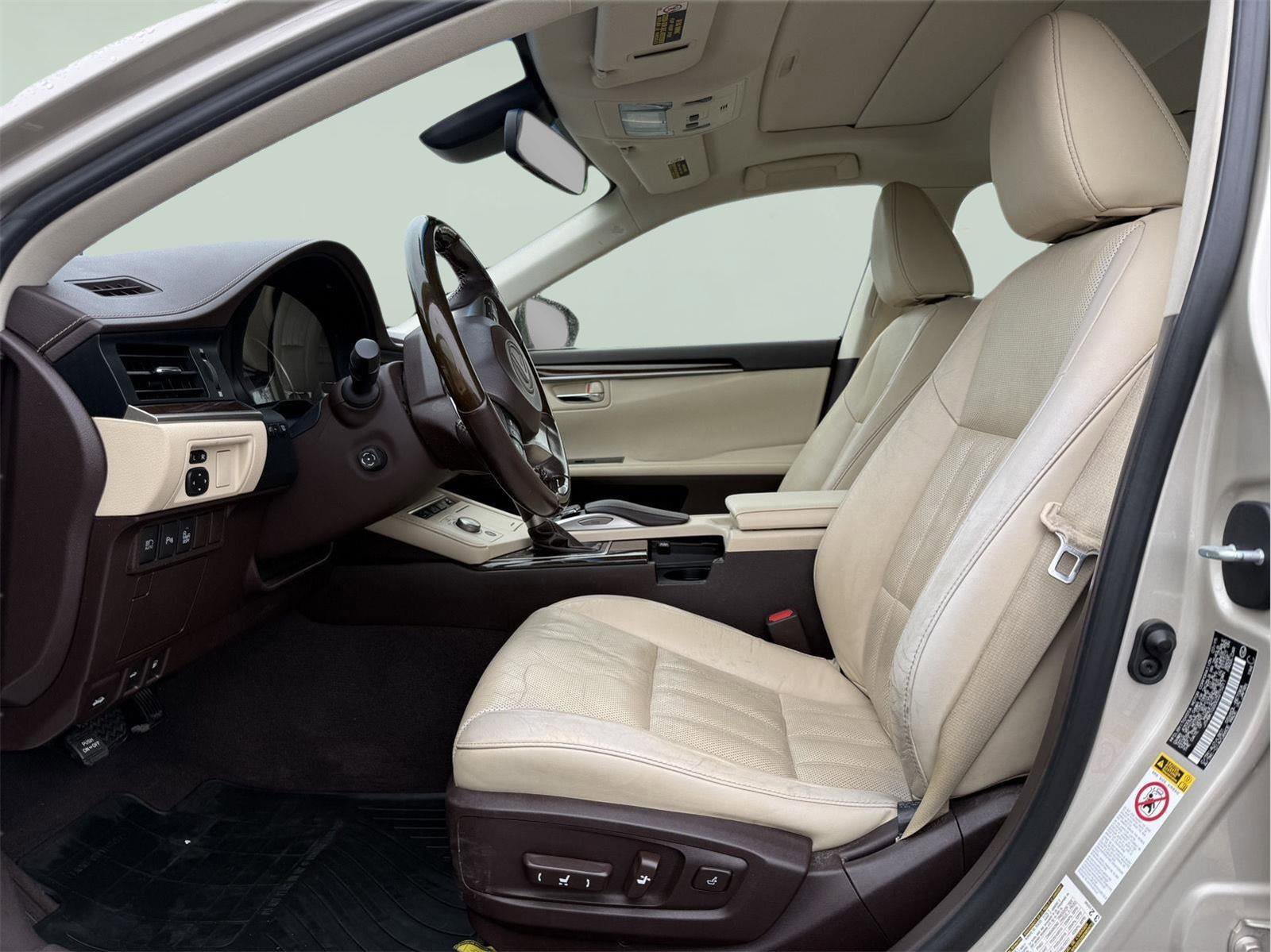 Used 2016 Lexus ES 350 w/ Luxury Package w/Wood Trim FWD image 11