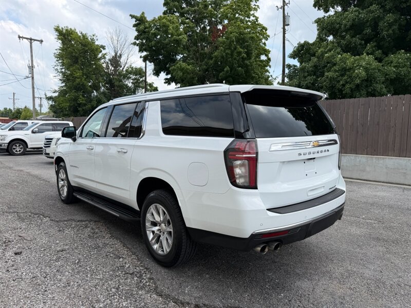Used 2022 Chevrolet Suburban Premier w/ Premium Package AWD/4WD image 7